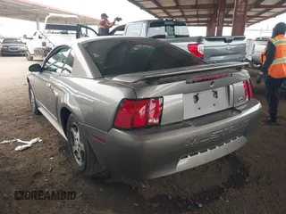 2002 Ford Mustang Standard z VIN 1FAFP40482F157569, wystawiony jako IAAI lot #42372535 z przebiegiem 76 944 mil mil oraz . Historia ofert i sprzedaży dostępna na DreamBid. Obrazek 3.