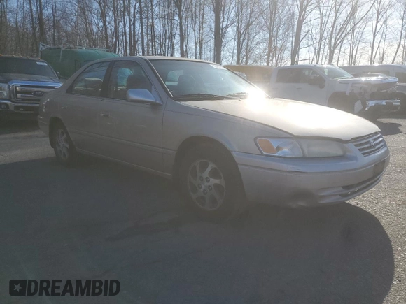 1999 Toyota Camry LE z VIN JT2BF22K4X0199123, wystawiony jako Copart lot #53456665 z przebiegiem 181 526 mil mil oraz Szkoda całkowita • Salvage title. Historia ofert i sprzedaży dostępna na DreamBid. Obrazek 4.