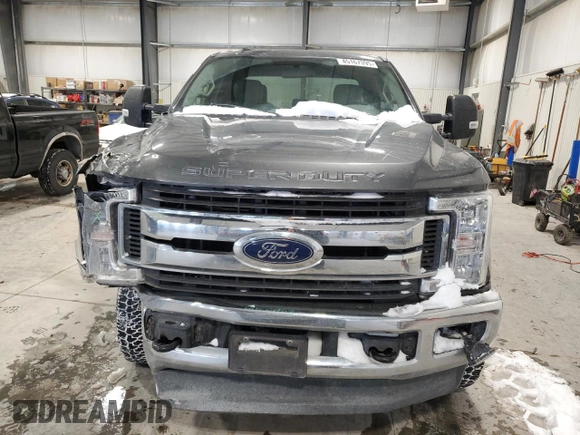 2018 Ford F-250 XL z VIN 1FT7X2B61JEB71609, wystawiony jako Copart lot #45167395 z przebiegiem 107 493 mil mil oraz Szkoda całkowita • Salvage title. Historia ofert i sprzedaży dostępna na DreamBid. Obrazek 5.