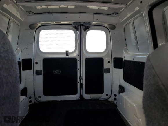 2017 Nissan NV200 SV z VIN 3N6CM0KN9HK703107, wystawiony jako Copart lot #55273234 z przebiegiem 194 548 mil mil oraz Szkoda całkowita • Salvage title. Historia ofert i sprzedaży dostępna na DreamBid. Obrazek 10.