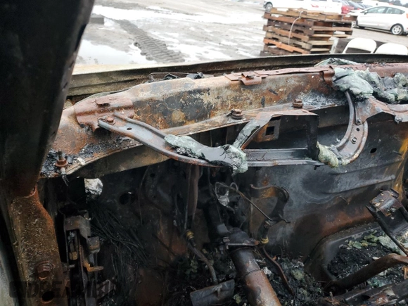 2003 Chevrolet Tahoe LS z VIN 1GNEC13T23J285248, wystawiony jako Copart lot #82634824 z przebiegiem Nie podano mil oraz Nie do naprawy • Non repairable. Historia ofert i sprzedaży dostępna na DreamBid. Obrazek 9.