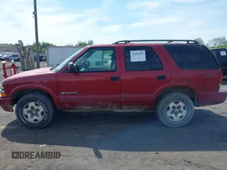 2002 Chevrolet Blazer LS z VIN 1GNDT13WX2K237284, wystawiony jako IAAI lot #42193499 z przebiegiem 137 258 mil mil oraz . Historia ofert i sprzedaży dostępna na DreamBid. Obrazek 6.