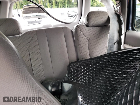 2000 Ford Explorer XLS z VIN 1FMZU62X7YZA65813, wystawiony jako Copart lot #72015374 z przebiegiem 372 066 mil mil oraz Nie do naprawy • Non repairable. Historia ofert i sprzedaży dostępna na DreamBid. Obrazek 10.