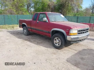 1996 Dodge Dakota with VIN 1B7GG23X0TS522196, listed as a IAAI auction lot 42101267 with 181,363 mi miles. Bid and sale history available at carsss.com. Image 1.