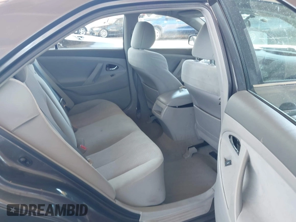 2011 Toyota Camry LE z VIN 4T4BF3EK2BR217131, wystawiony jako IAAI lot #42407641 z przebiegiem 215 048 mil mil oraz . Historia ofert i sprzedaży dostępna na DreamBid. Obrazek 7.