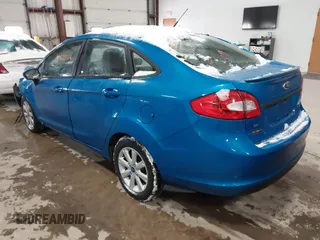2013 Ford Fiesta SE z VIN 3FADP4BJ7DM225471, wystawiony jako IAAI lot #41625556 z przebiegiem 70 948 mil mil oraz . Historia ofert i sprzedaży dostępna na DreamBid. Obrazek 3.