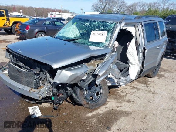 2014 Jeep Patriot Sport with VIN 1C4NJPBBXED859221, listed as a IAAI auction lot 39150084 with 105,102 mi miles. Bid and sale history available at carsss.com. Image 6.