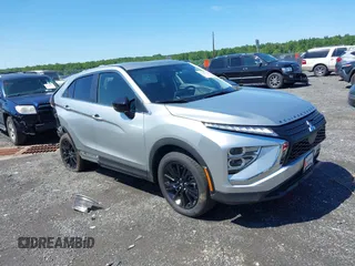 2024 Mitsubishi Eclipse Cross LE z VIN JA4ATVAA2RZ067069, wystawiony jako IAAI lot #42380722 z przebiegiem 937 mil mil oraz . Historia ofert i sprzedaży dostępna na DreamBid. Obrazek 1.