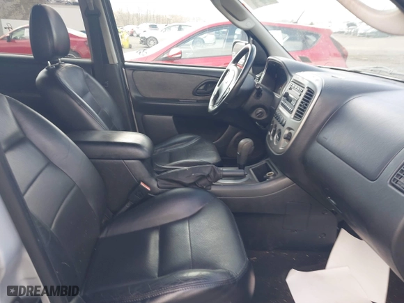 2005 Ford Escape Limited with VIN 1FMYU94125KA81010, listed as a IAAI auction lot 41865373 with 123,972 mi miles. Bid and sale history available at carsss.com. Image 5.