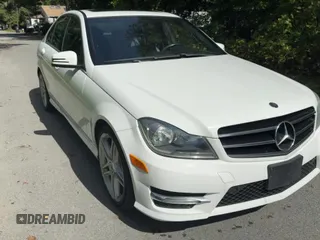 2014 Mercedes-Benz C 300 Sport z VIN WDDGF8AB3EG213346, wystawiony jako Copart lot #84583925 z przebiegiem 133 536 mil mil oraz Czysty tytuł • Clean title. Historia ofert i sprzedaży dostępna na DreamBid. Obrazek 11.