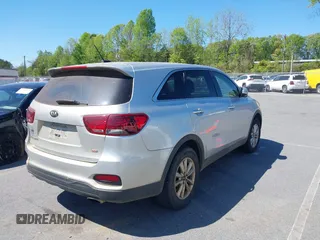 2019 Kia Sorento LX with VIN 5XYPG4A35KG583642, listed as a IAAI auction lot 42058467 with 132,570 mi miles. Bid and sale history available at carsss.com. Image 4.