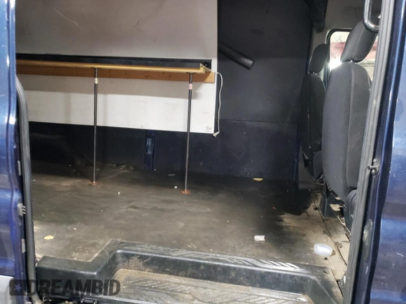 2020 Ford Transit Cargo z VIN 1FTBR2C84LKB69488, wystawiony jako Copart lot #86911014 z przebiegiem 104 004 mil mil oraz Szkoda całkowita • Salvage title. Historia ofert i sprzedaży dostępna na DreamBid. Obrazek 10.