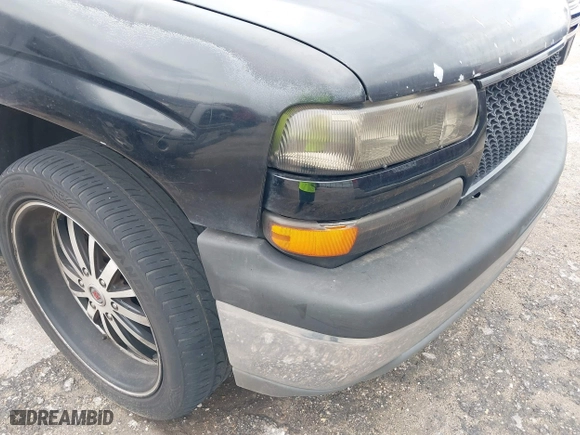 2003 Chevrolet Tahoe LT with VIN 1GNEC13Z13J297511, listed as a IAAI auction lot 41902595 with 293,195 mi miles. Bid and sale history available at carsss.com. Image 6.