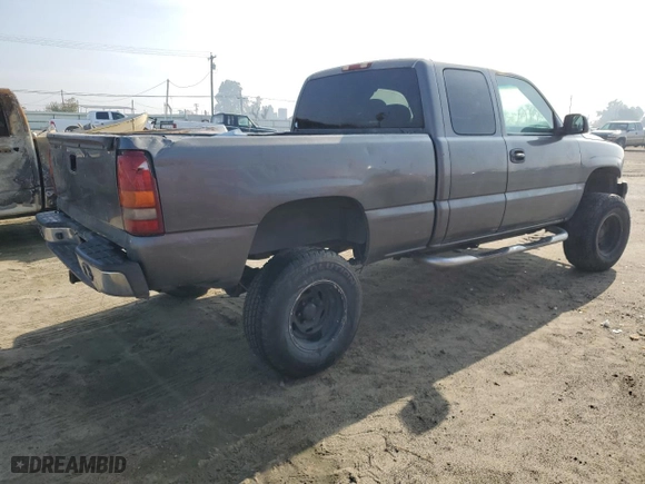 2001 Chevrolet Silverado 1500 LS with VIN 2GCEC19T611245018, listed as a Copart auction lot 82879514 with 0 mi miles and Salvage Title. Bid and sale history available at carsss.com. Image 3.