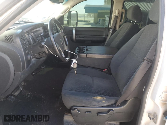 2007 GMC Sierra 3500HD SRW SLT z VIN 1GTHK33657F518837, wystawiony jako Copart lot #88449265 z przebiegiem 298 791 mil mil oraz Szkody całkowita. Historia ofert i sprzedaży dostępna na DreamBid. Obrazek 7.