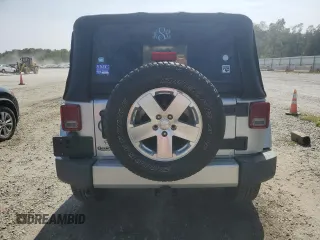 2009 Jeep Wrangler Sahara with VIN 1J4FA54119L747068, listed as a Copart auction lot 71209904 with 86,978 mi miles and Salvage title. Bid and sale history available at DreamBid. Image 6.