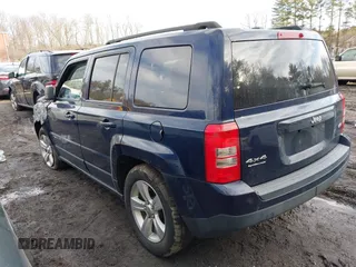 2013 Jeep Patriot Latitude z VIN 1C4NJRFB6DD190241, wystawiony jako IAAI lot #41672362 z przebiegiem 125 367 mil mil oraz . Historia ofert i sprzedaży dostępna na DreamBid. Obrazek 3.