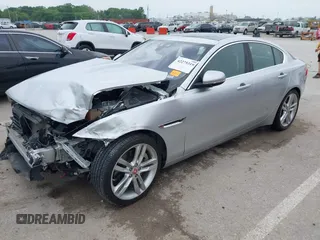 2017 Jaguar XE 35t Prestige z VIN SAJAK4BV2HA963732, wystawiony jako IAAI lot #42275319 z przebiegiem 32 600 mil mil oraz . Historia ofert i sprzedaży dostępna na DreamBid. Obrazek 16.
