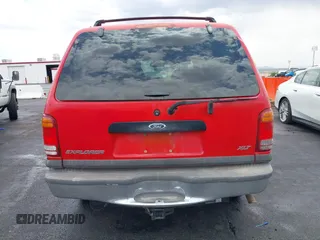 1999 Ford Explorer XLT z VIN 1FMZU35P5XZB62128, wystawiony jako IAAI lot #42635627 z przebiegiem 221 556 mil mil oraz . Historia ofert i sprzedaży dostępna na DreamBid. Obrazek 6.