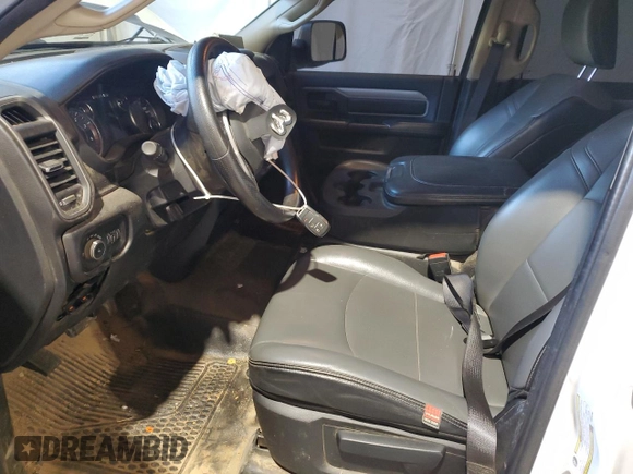 2020 Ram 2500 Tradesman z VIN 3C6UR5HL0LG240160, wystawiony jako Copart lot #88360065 z przebiegiem 76 227 mil mil oraz Szkoda całkowita • Salvage title. Historia ofert i sprzedaży dostępna na DreamBid. Obrazek 7.