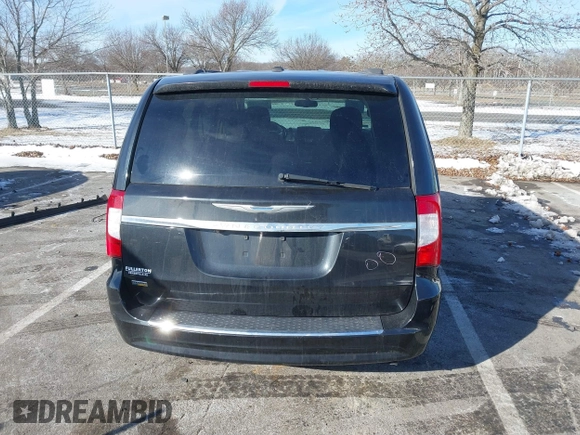 2016 Chrysler Town & Country Touring with VIN 2C4RC1BG7GR231704, listed as a IAAI auction lot 41306140 with 165,890 mi miles. Bid and sale history available at carsss.com. Image 16.