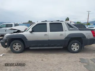 2005 Chevrolet Avalanche LS with VIN 3GNEK12TX5G247758, listed as a IAAI auction lot 42433210 with 183,046 mi miles and . Bid and sale history available at DreamBid. Image 15.