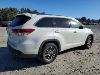 2017 Toyota Highlander XLE with VIN 5TDJZRFH2HS472351, listed as a Copart auction lot 87500745 with 82,955 mi miles and Salvage title. Bid and sale history available at DreamBid. Image 3.