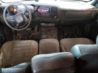 2000 Chevrolet Silverado 1500 with VIN 2GCEC19W0Y1310868, listed as a Copart auction lot 52819815 with 348,088 mi miles and Salvage Title. Bid and sale history available at DreamBid. Image 8.