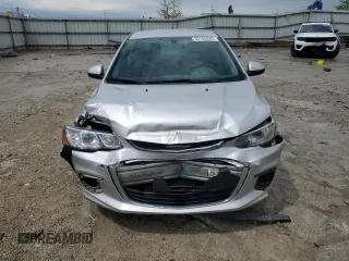 2017 Chevrolet Sonic LT z VIN 1G1JD5SH9H4122507, wystawiony jako Copart lot #55165265 z przebiegiem 173 818 mil mil oraz Szkoda całkowita • Salvage title. Historia ofert i sprzedaży dostępna na DreamBid. Obrazek 5.