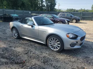 2018 FIAT 124 Spider Abarth z VIN JC1NFAEK4J0140443, wystawiony jako Copart lot #65664034 z przebiegiem Nie podano mil oraz Nie do naprawy. Historia ofert i sprzedaży dostępna na DreamBid. Obrazek 4.