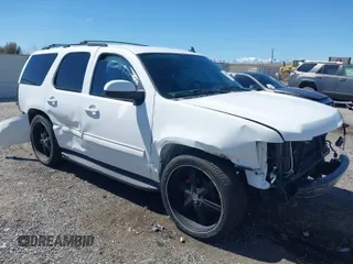 2012 Chevrolet Tahoe LS z VIN 1GNSCAE06CR141256, wystawiony jako IAAI lot #41806708 z przebiegiem 105 984 mil mil oraz . Historia ofert i sprzedaży dostępna na DreamBid. Obrazek 1.