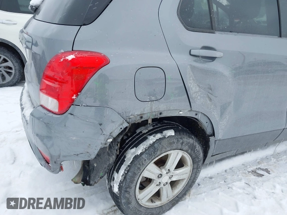 2020 Chevrolet Trax LS with VIN 3GNCJNSB8LL233497, listed as a IAAI auction lot 41645144 with 64,948 mi miles. Bid and sale history available at carsss.com. Image 6.
