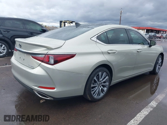 2021 Lexus ES with VIN 58ADZ1B15MU088713, listed as a IAAI auction lot 41756092 with 26,888 mi miles. Bid and sale history available at carsss.com. Image 4.