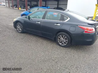 2015 Nissan Altima 2.5 SV with VIN 1N4AL3AP2FC575108, listed as a IAAI auction lot 41842932 with 184,766 mi miles. Bid and sale history available at carsss.com. Image 3.