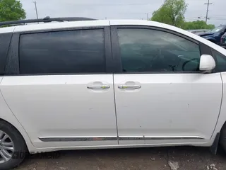 2017 Toyota Sienna XLE Auto Access Seat with VIN 5TDYZ3DC5HS881818, listed as a IAAI auction lot 42122771 with 101,982 mi miles and . Bid and sale history available at DreamBid. Image 13.