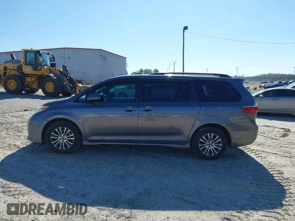 2018 Toyota Sienna XLE Auto Access Seat with VIN 5TDYZ3DC4JS958698, listed as a IAAI auction lot 41815340 with 164,903 mi miles. Bid and sale history available at carsss.com. Image 14.