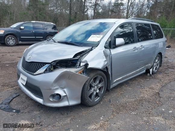 2017 Toyota Sienna SE with VIN 5TDXZ3DC1HS816458, listed as a IAAI auction lot 41577969 with 131,271 mi miles. Bid and sale history available at carsss.com. Image 17.