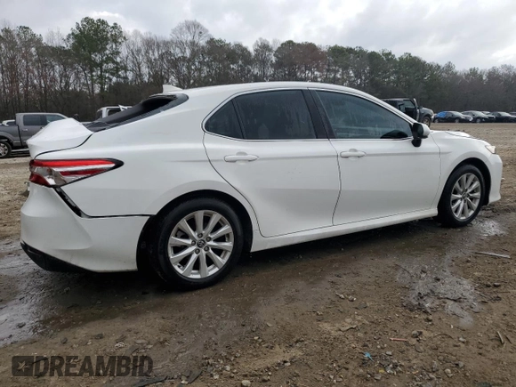 2020 Toyota Camry LE with VIN 4T1C11AK0LU889763, listed as a Copart auction lot 43475175 with 59,186 mi miles and Salvage Title. Bid and sale history available at carsss.com. Image 3.