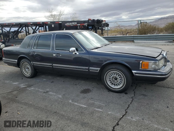 1994 Lincoln Town Car Signature z VIN 1LNLM82W6RY705395, wystawiony jako Copart lot #82490554 z przebiegiem 252 997 mil mil oraz Szkoda całkowita • Salvage title. Historia ofert i sprzedaży dostępna na DreamBid. Obrazek 4.
