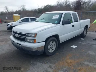 2006 Chevrolet Silverado 1500 LT1 with VIN 1GCEC19V26Z279246, listed as a IAAI auction lot 41365049 with 284,259 mi miles. Bid and sale history available at carsss.com. Image 2.