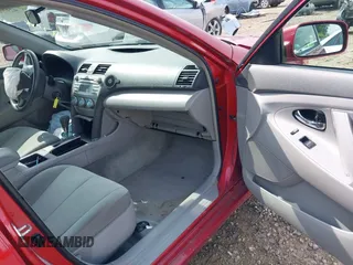 2007 Toyota Camry CE z VIN 4T1BE46K17U047708, wystawiony jako IAAI lot #42377168 z przebiegiem 177 695 mil mil oraz . Historia ofert i sprzedaży dostępna na DreamBid. Obrazek 5.