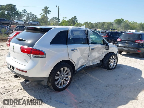 2011 Lincoln MKX z VIN 2LMDJ8JK6BBJ24627, wystawiony jako IAAI lot #42017535 z przebiegiem 98 338 mil mil oraz . Historia ofert i sprzedaży dostępna na DreamBid. Obrazek 4.