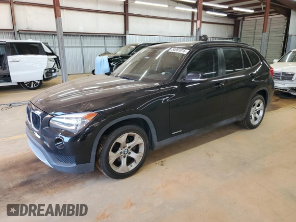 2014 BMW X1 sDrive28i z VIN WBAVM1C52EVW55517, wystawiony jako Copart lot #54991015 z przebiegiem 114 552 mil mil oraz Czysty tytuł • Clean title. Historia ofert i sprzedaży dostępna na DreamBid. Obrazek 1.