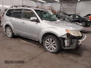 2012 Subaru Forester 2.5X Premium with VIN JF2SHBCC4CH459509, listed as a IAAI auction lot 41504125 with 189,749 mi miles. Bid and sale history available at carsss.com. Image 1.