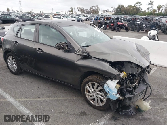 2012 Mazda 3 i Grand Touring z VIN JM1BL1M8XC1672751, wystawiony jako IAAI lot #42298766 z przebiegiem 129 056 mil mil oraz . Historia ofert i sprzedaży dostępna na DreamBid. Obrazek 1.