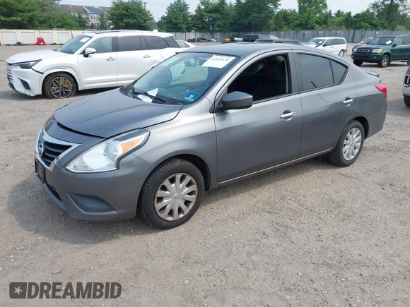 2016 Nissan Versa S z VIN 3N1CN7AP9GL829345, wystawiony jako IAAI lot #42441630 z przebiegiem 147 607 mil mil oraz . Historia ofert i sprzedaży dostępna na DreamBid. Obrazek 18.