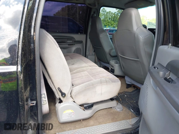 2003 Ford Excursion Special Serv z VIN 1FMNU40S23ED53961, wystawiony jako IAAI lot #42200815 z przebiegiem 232 477 mil mil oraz . Historia ofert i sprzedaży dostępna na DreamBid. Obrazek 8.