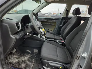 2022 Hyundai Venue SE with VIN KMHRB8A30NU141607, listed as a Copart auction lot 63023035 with 59,676 mi miles and Salvage title. Bid and sale history available at DreamBid. Image 7.