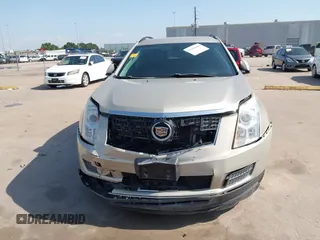 2015 Cadillac SRX z VIN 3GYFNAE37FS597695, wystawiony jako IAAI lot #42184666 z przebiegiem 106 210 mil mil oraz . Historia ofert i sprzedaży dostępna na DreamBid. Obrazek 12.
