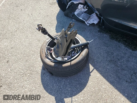2025 Tesla Model 3 Long Range z VIN 5YJ3E1EB0SF986178, wystawiony jako Copart lot #57612115 z przebiegiem Nie podano mil oraz Szkoda całkowita • Salvage title. Historia ofert i sprzedaży dostępna na DreamBid. Obrazek 12.